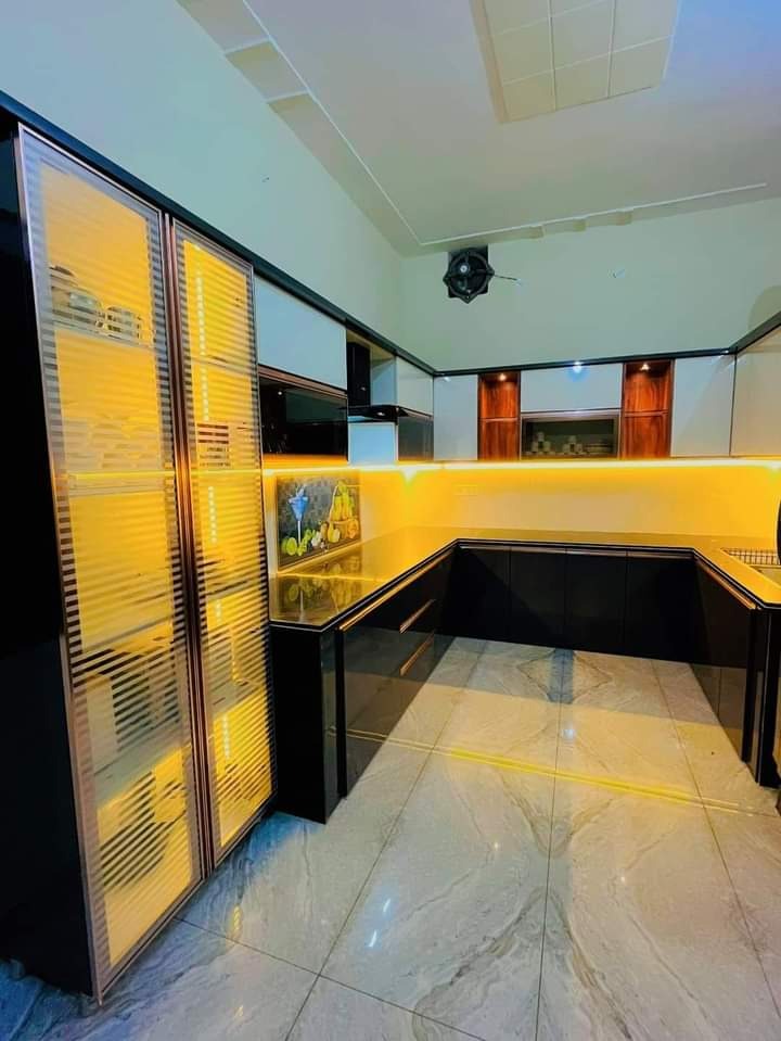Modern Obsidian Kitchen